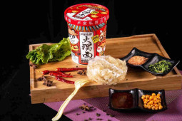 Лапша панда OMG остро пряная 飘香麻辣味 (красная) 139г/12шт Коробка